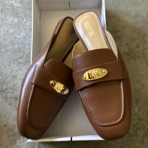BROWN MICHAEL KORS FLATS SIZE 6.5